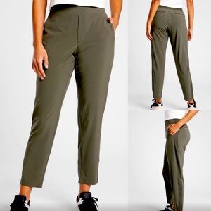 Athleta Brooklyn Ankle Pant Size 10
Navy blue Elastic Waist Pockets Stretch
Work